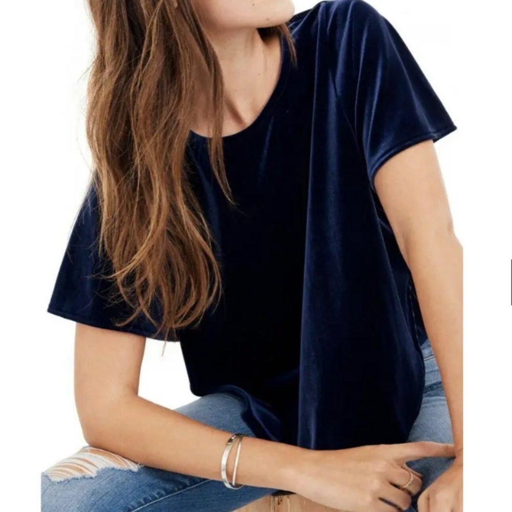 Banana Republic navy blue velvet T-shirt - size small
